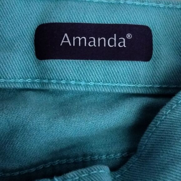 "Gloria Vanderbilt" woman's cropped pants. - Picture 7 of 9